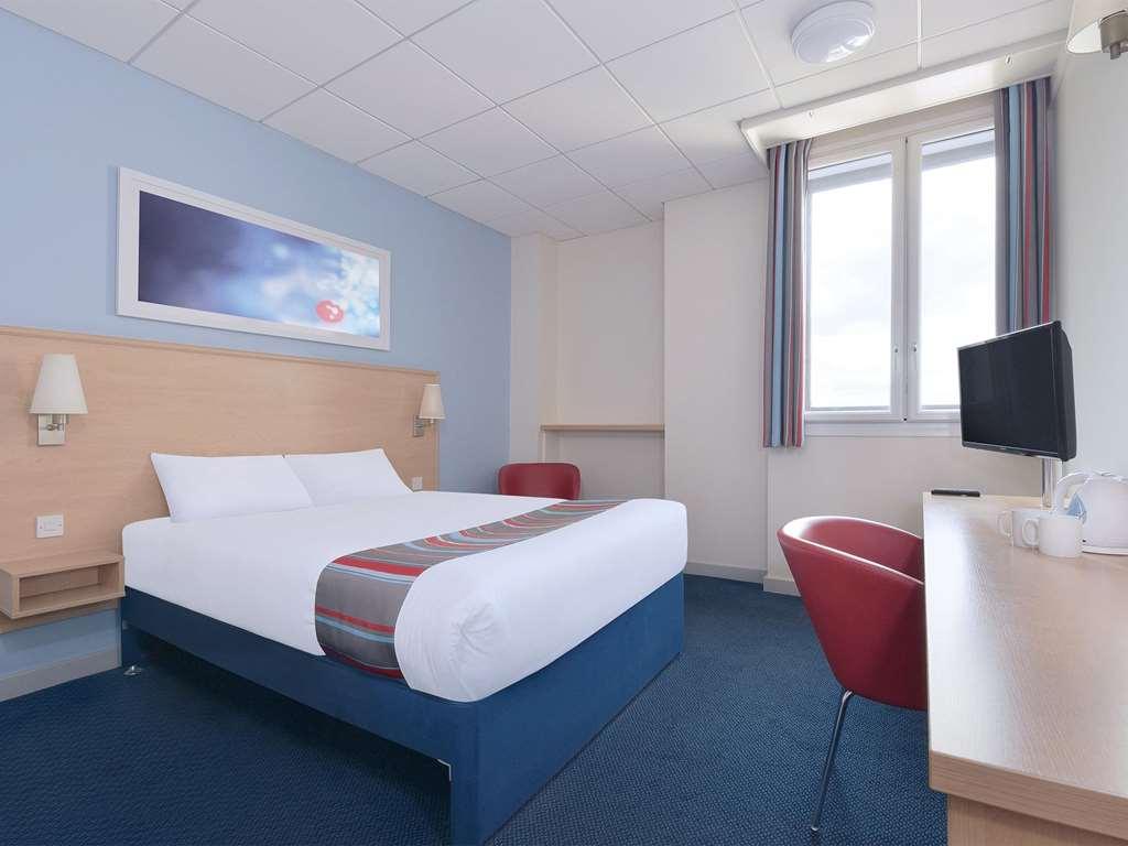 Travelodge Aberdeen Central Номер фото