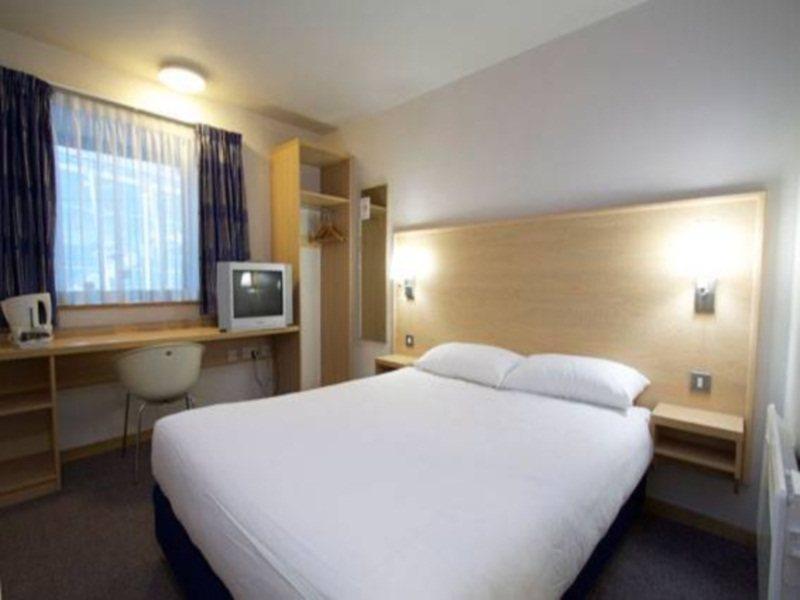 Travelodge Aberdeen Central Екстер'єр фото